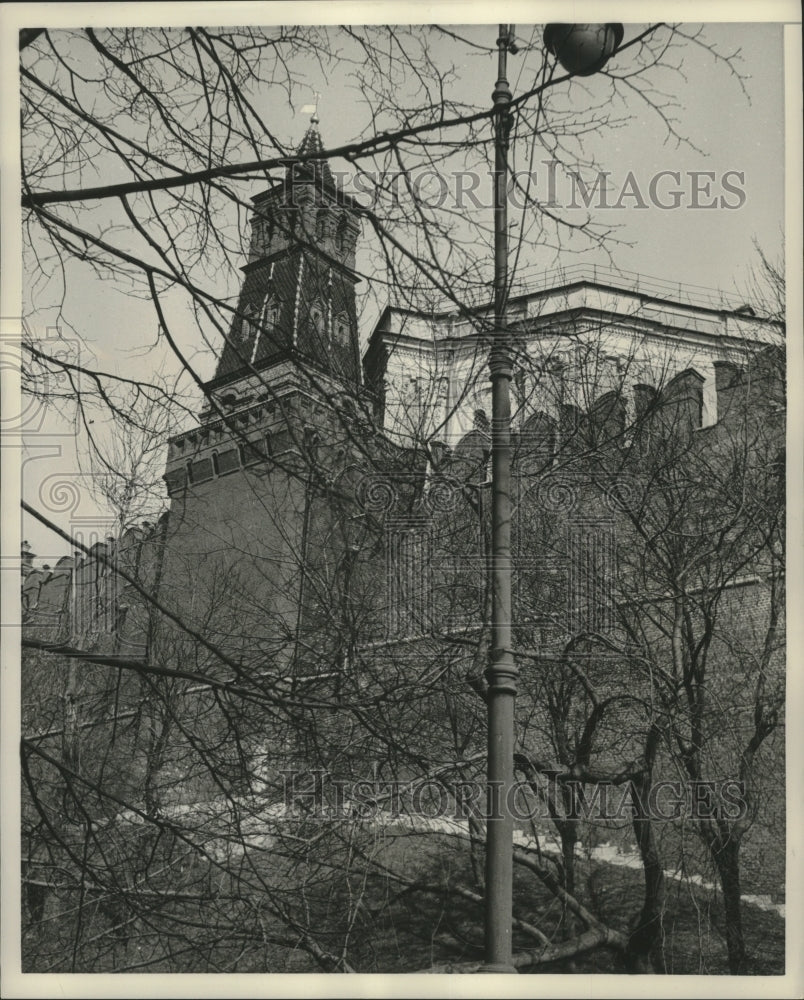 1953 Press Photo The large tower of the Kremlin in the Soviet Union - mjb91775- Historic Images