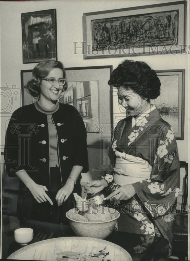 1963 Press Photo Michaela Fujii And Mrs. William Schield Make Sukiyaki