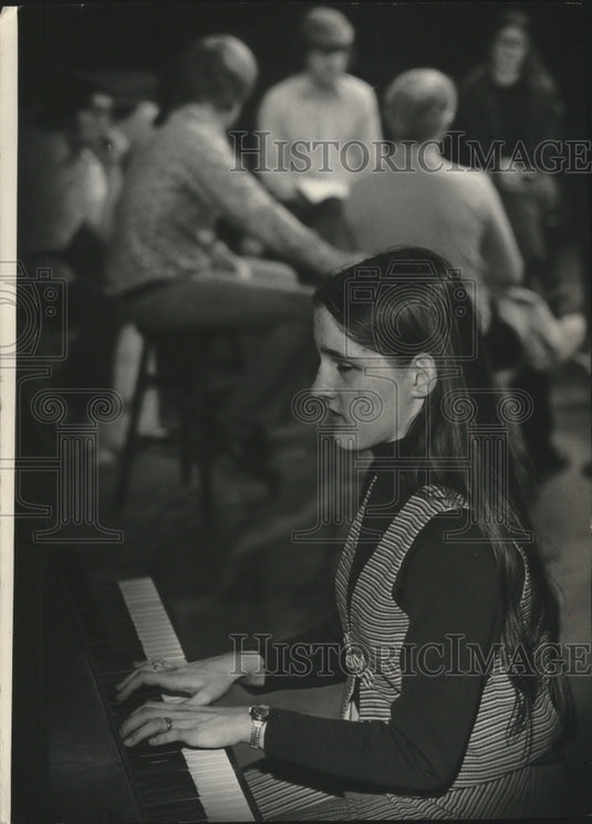 1973 Press Photo Patricia Pinkall playing piano in Marquette's "The Hostage."- Historic Images