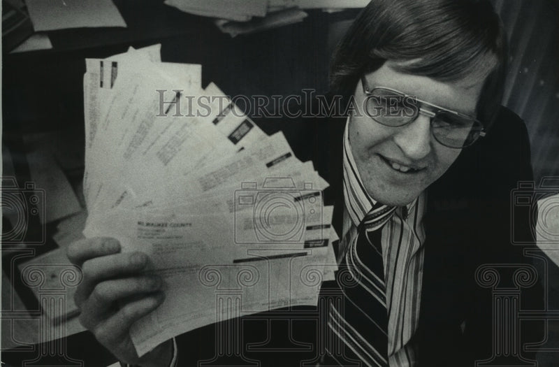 Load image into Gallery viewer, 1978 Press Photo Emil Stanislawski, County Supervisor, Milwaukee - mjb92193
