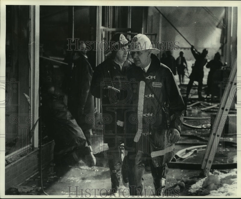 Load image into Gallery viewer, 1973 Press Photo Milwaukee Fire Department Chief William Stamm at scene of fire

