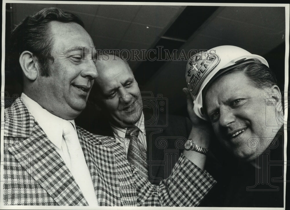 1973 Press Photo Fire Chief William Stamm, Father Frank J. Yaniak and companion- Historic Images