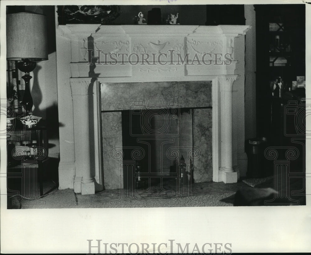 1967 Press Photo A fireplace in the home of James Sawyer in Milwaukee- Historic Images