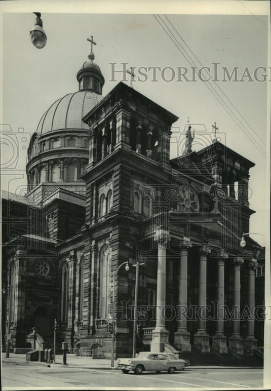 1964 Press Photo Exterior street view, St. Josaphat's Basilica, Milwaukee- Historic Images