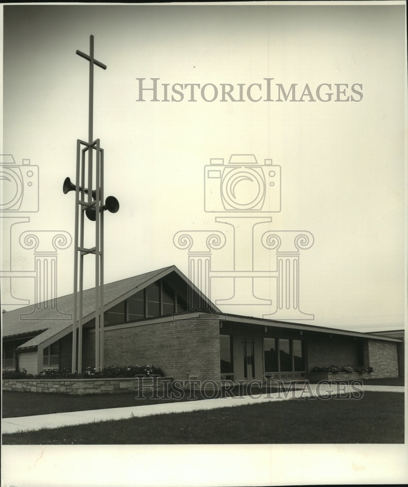 1960 Press Photo New Saint Luke&#39;s Evangelical Church in South Milwaukee- Historic Images