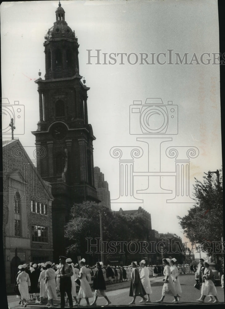 1956 Press Photo Nurses march to St. John&#39;s Cathedral for a pontifical low mass- Historic Images