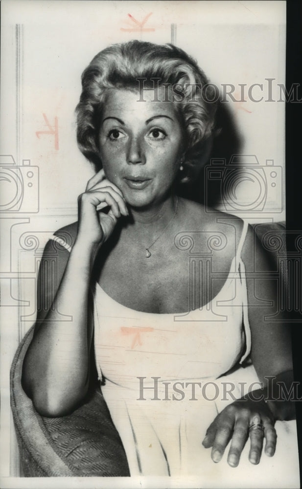 Load image into Gallery viewer, 1958 Press Photo Gregg Sherwood, wife of automobile executive Horace E. Dodge II
