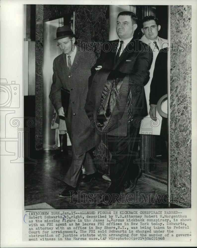 1968 Press Photo Robert Schwartz with FBI officials, alleged conspirator- Historic Images