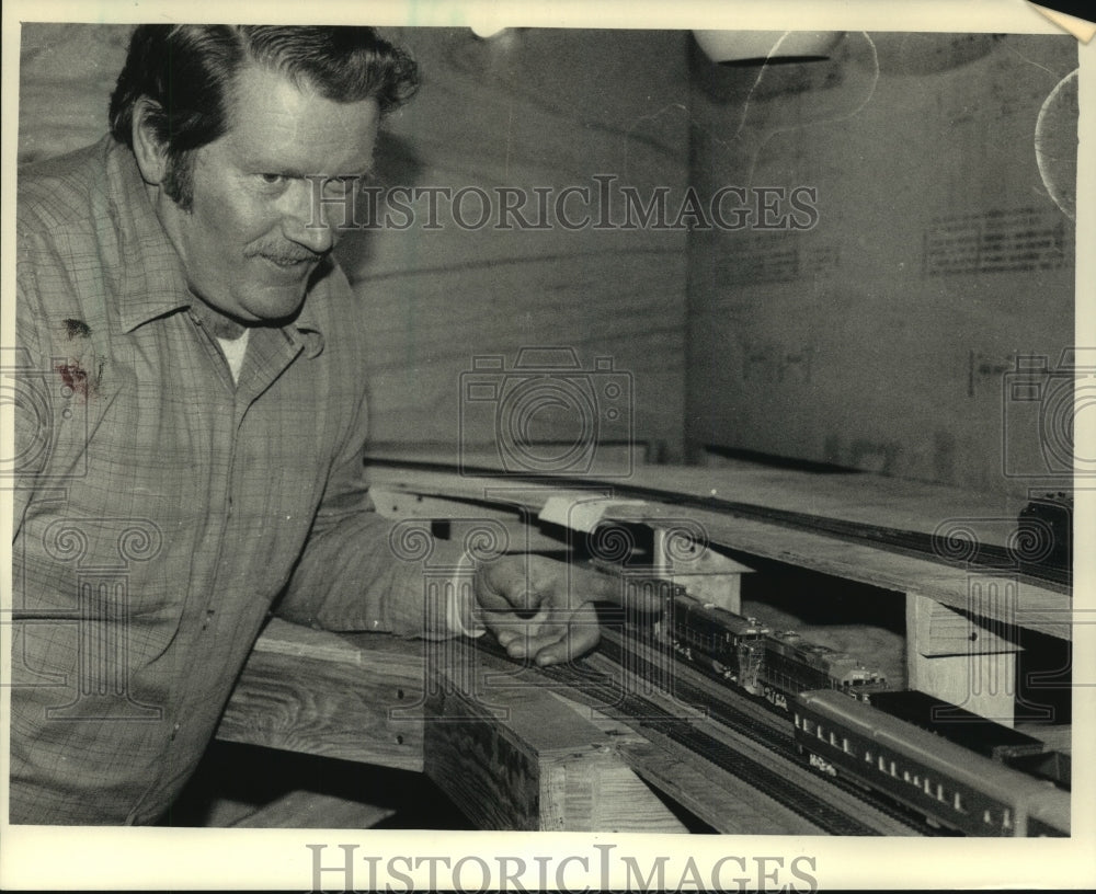 1930 Press Photo Wally Schuster, president of Wisconsin Model Railroad Club- Historic Images