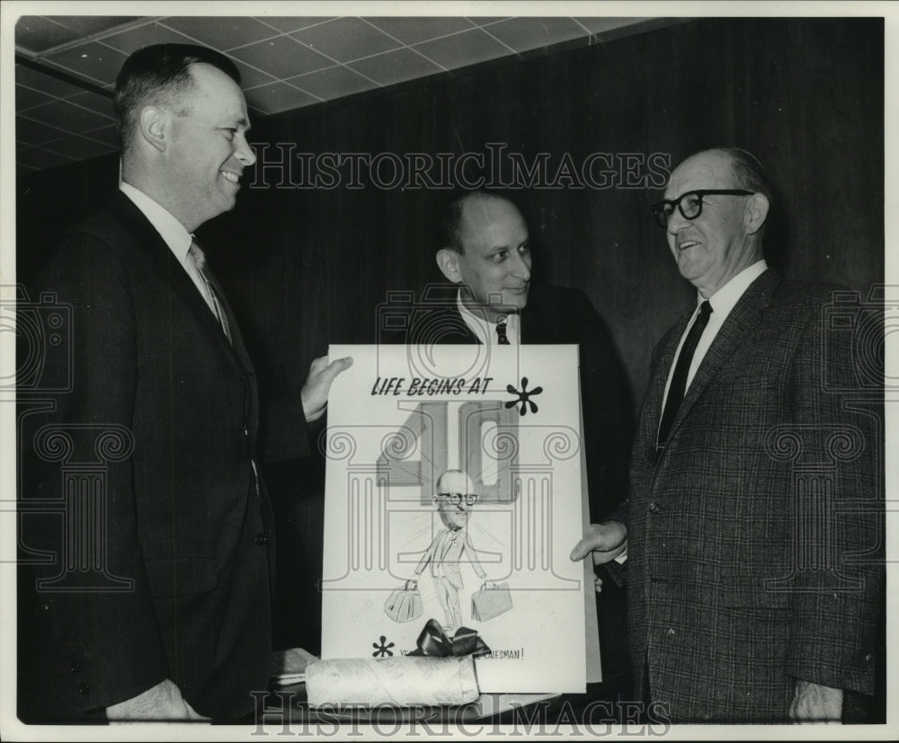 1963 Press Photo Les Schwedler, 40 years a salesman, applauded by coworkers