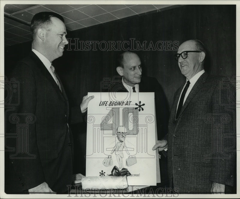 Load image into Gallery viewer, 1963 Press Photo Les Schwedler, 40 years a salesman, applauded by coworkers
