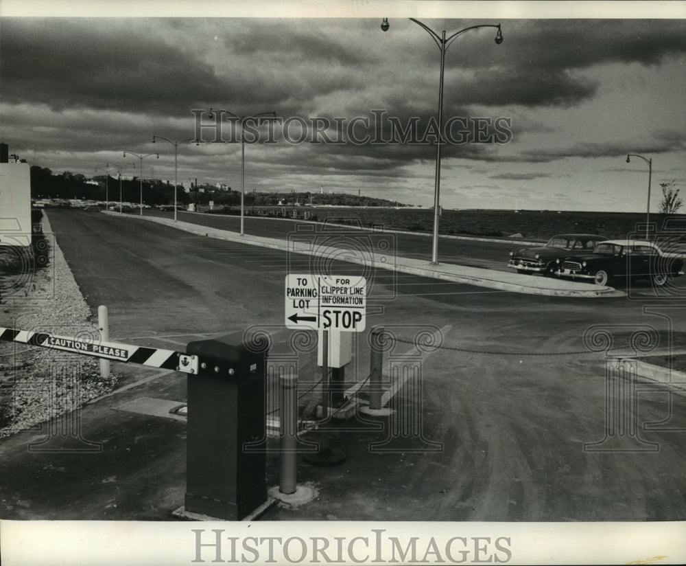 1959 Press Photo New 205 car parking lot south of Memorial Center, Milwaukee- Historic Images