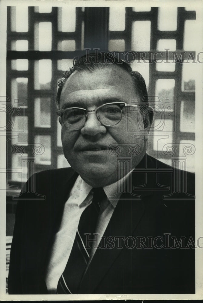 Load image into Gallery viewer, 1966 Press Photo Wilbur J. Schmidt, state director of public welfare - mjb93657
