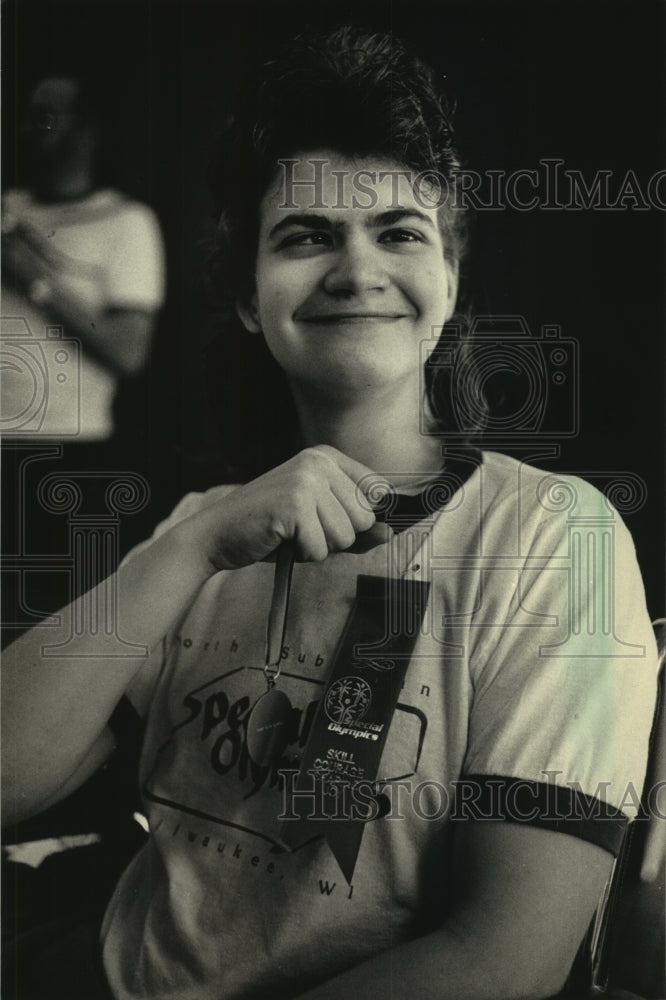 1987 Press Photo Debbie Vetter won a blue ribbon at Special Olympics swim meet- Historic Images