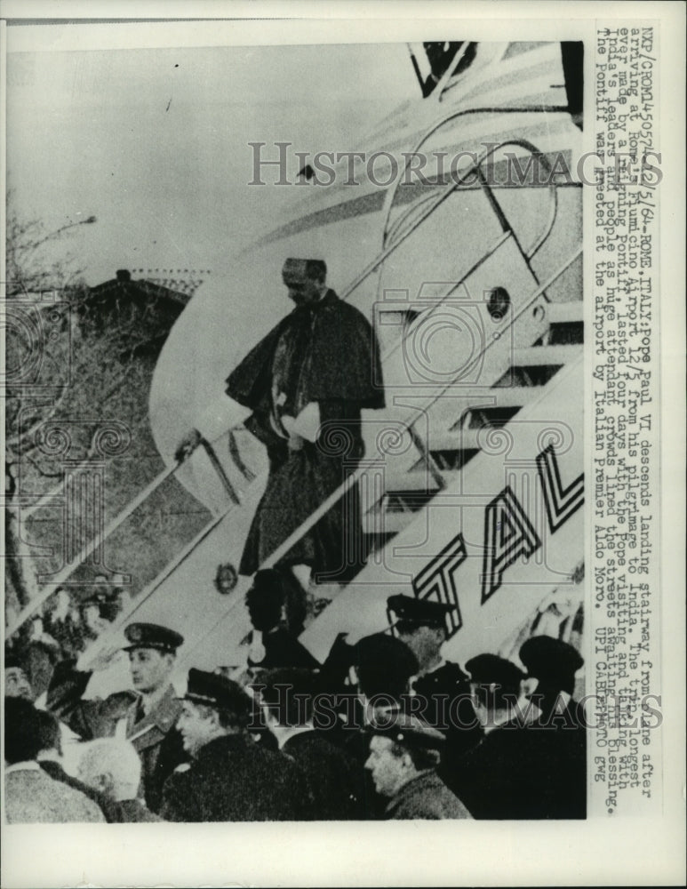 1964 Press Photo Pope Paul VI descends stairs from plane at Fiumicino Airport- Historic Images