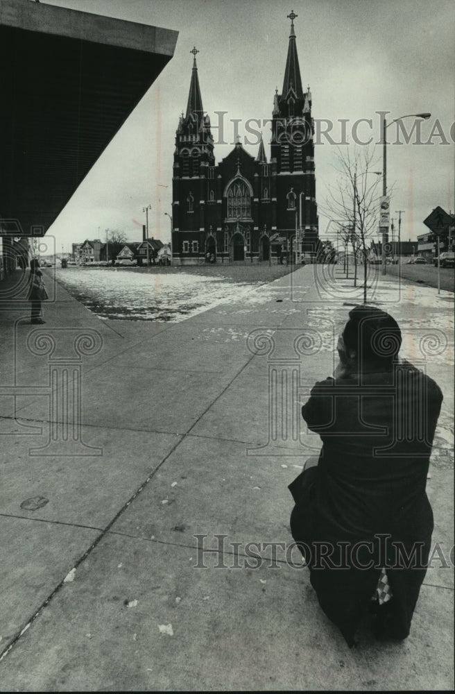 1977 Press Photo Gerald Adrian took photo of St. Jacob Lutheran Church- Historic Images