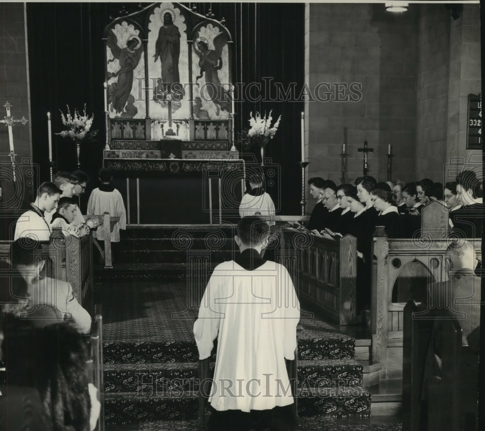 1953 Press Photo Singing of the litany St. John's Episcopal Church - mjb93994