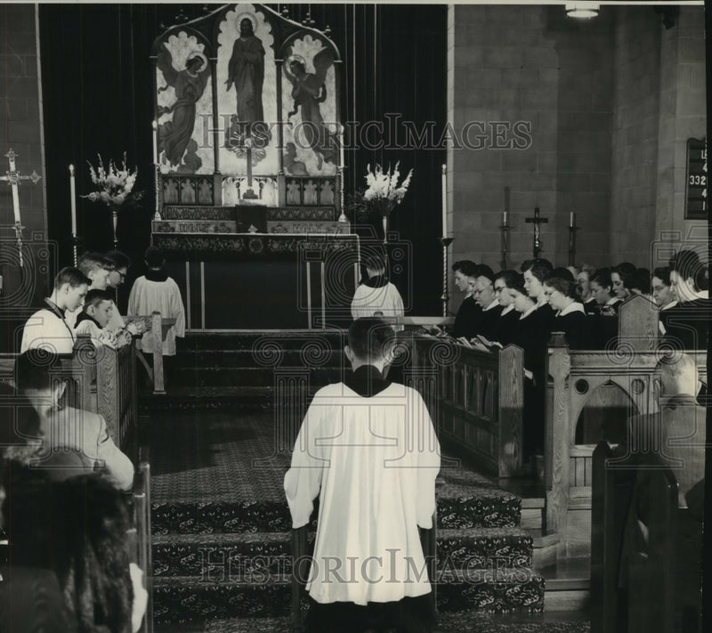 Load image into Gallery viewer, 1953 Press Photo Singing of the litany St. John's Episcopal Church - mjb93994
