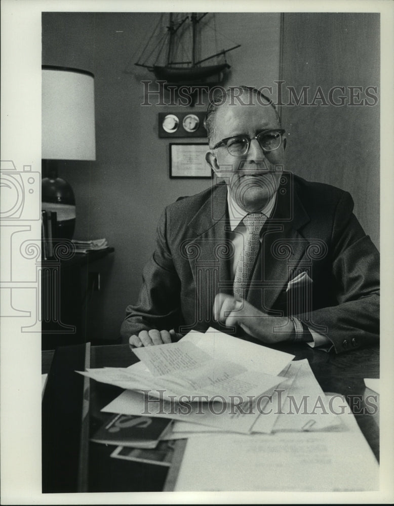 1974 Press Photo Harold Schwartz, The Milwaukee Journal employee - mjb94050