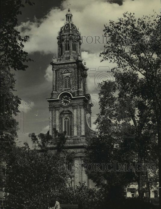 1943 Press Photo St. John's cathedral restored after gutted by fire - mjb94095- Historic Images