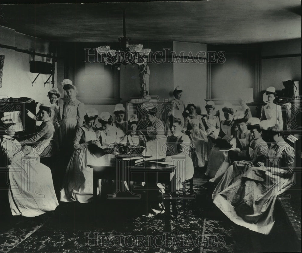 1969 Press Photo St. Mary's school of nursing graduates - mjb95032