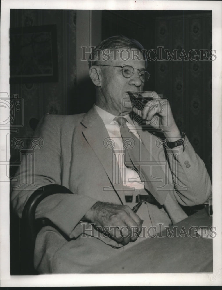 1956 Press Photo Dr. John Ise with his ever-present pipe, Kansas educator- Historic Images