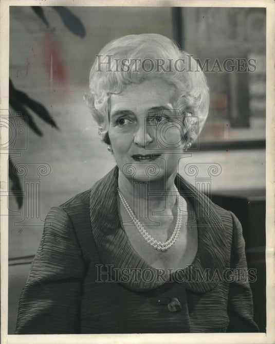 1967 Press Photo Aileen Ryan Milwaukee Journal Women's Editor, retires- Historic Images