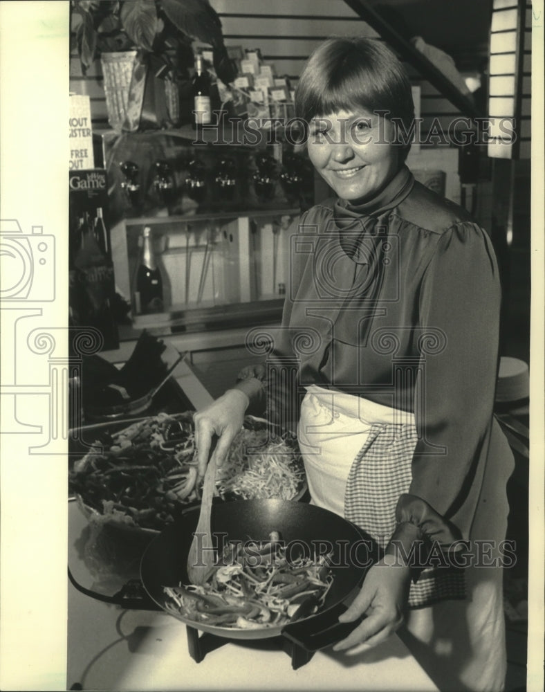 Load image into Gallery viewer, 1986 Press Photo Jill Prescott, culinary consultant, to coordinate classes
