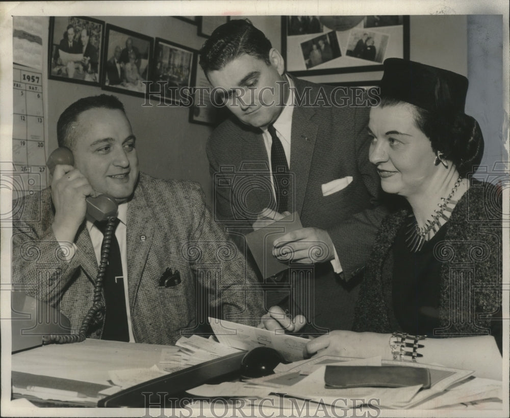 1957 Press Photo Leaders of Packer Ticket drive kick off drive, Wisconsin- Historic Images