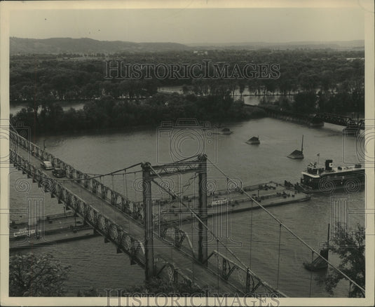 1948 Press Photo Tow of Oil and Gas Barging Up at Prairie du Chien - mjb96081- Historic Images