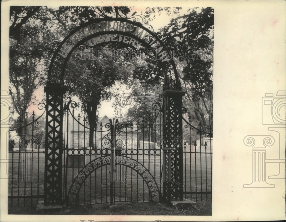 1963 Press Photo Gates of Fort Crawford Military Cemetery in Prairie du Chien- Historic Images