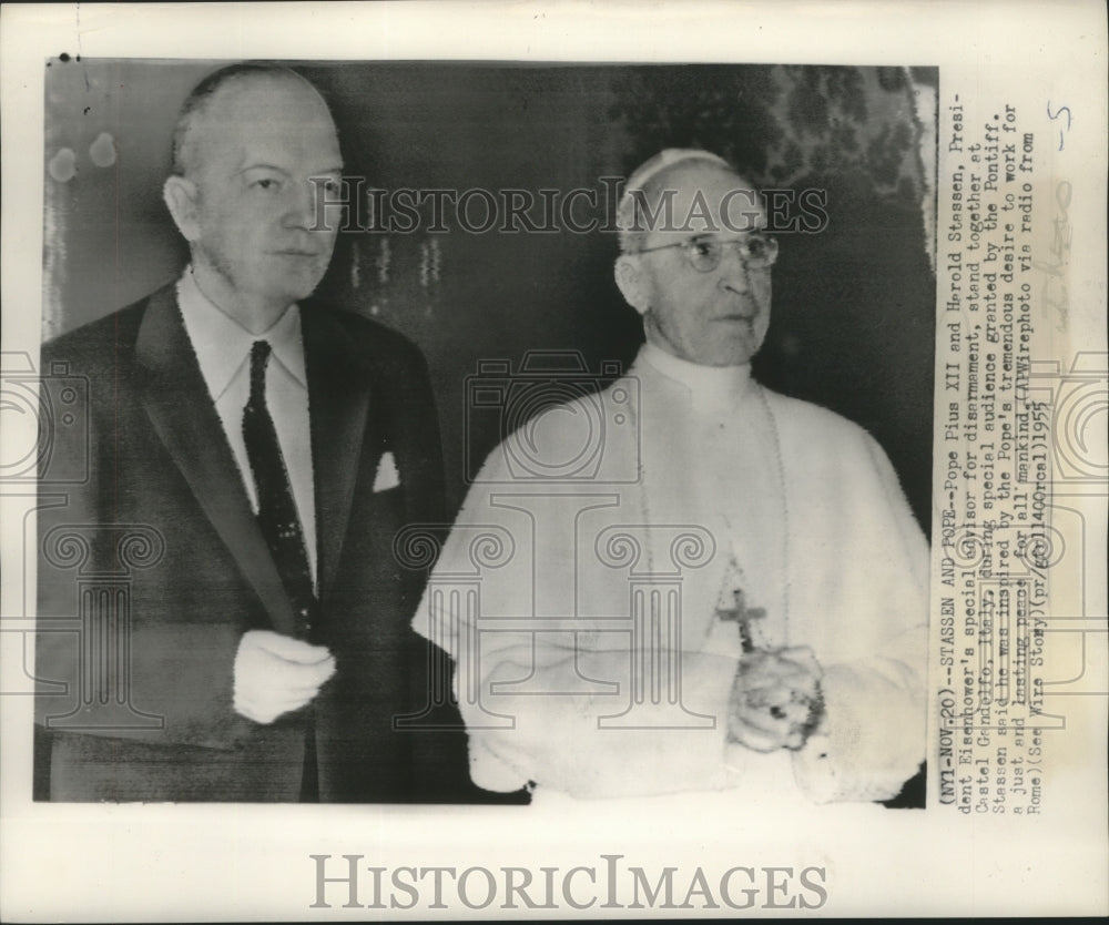 1955 Press Photo Pope Pius XII and Harold Stassen, U.S. special adviser- Historic Images