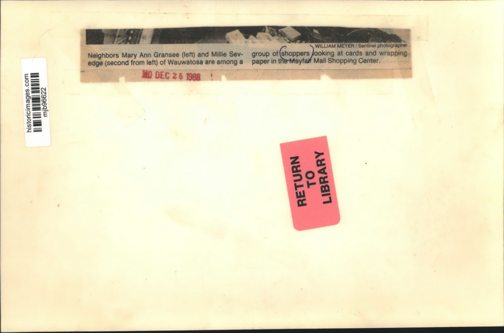 1988 Press Photo Mary Ann Gransee and Millie Sevedge Shopping at Mayfair Mall