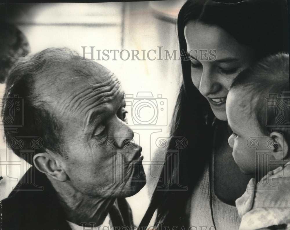 1973 Press Photo Frankie (Little) Scalici made a face for his great-niece- Historic Images