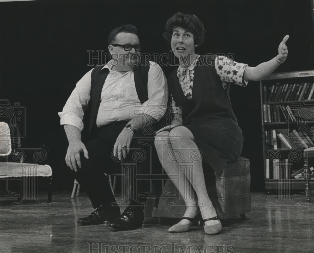 1965 Press Photo Dick Solowicz and Mrs. Phillip Crump at Wauwatosa Playhouse- Historic Images