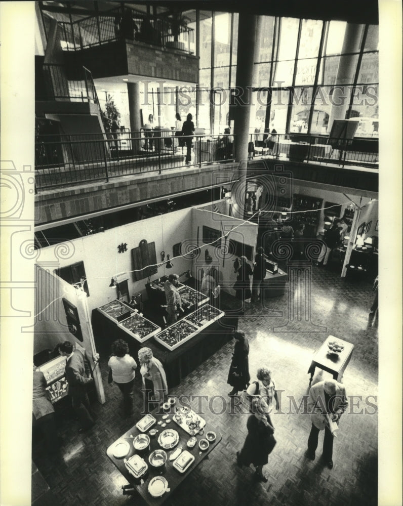 1979 Press Photo Antiques show &amp; festival at The Shops on Jefferson Street- Historic Images