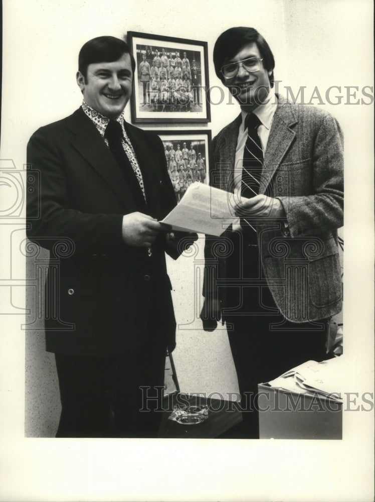 1973 Press Photo Walter Wees and Allan &quot;Bud&quot; Selig, baseball - mjb97718- Historic Images