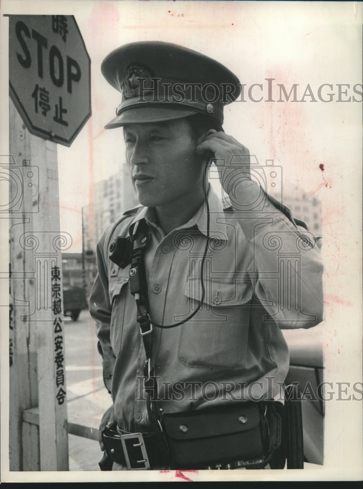 1959 Press Photo Japanese policemen receive instructions over miniature receiver- Historic Images