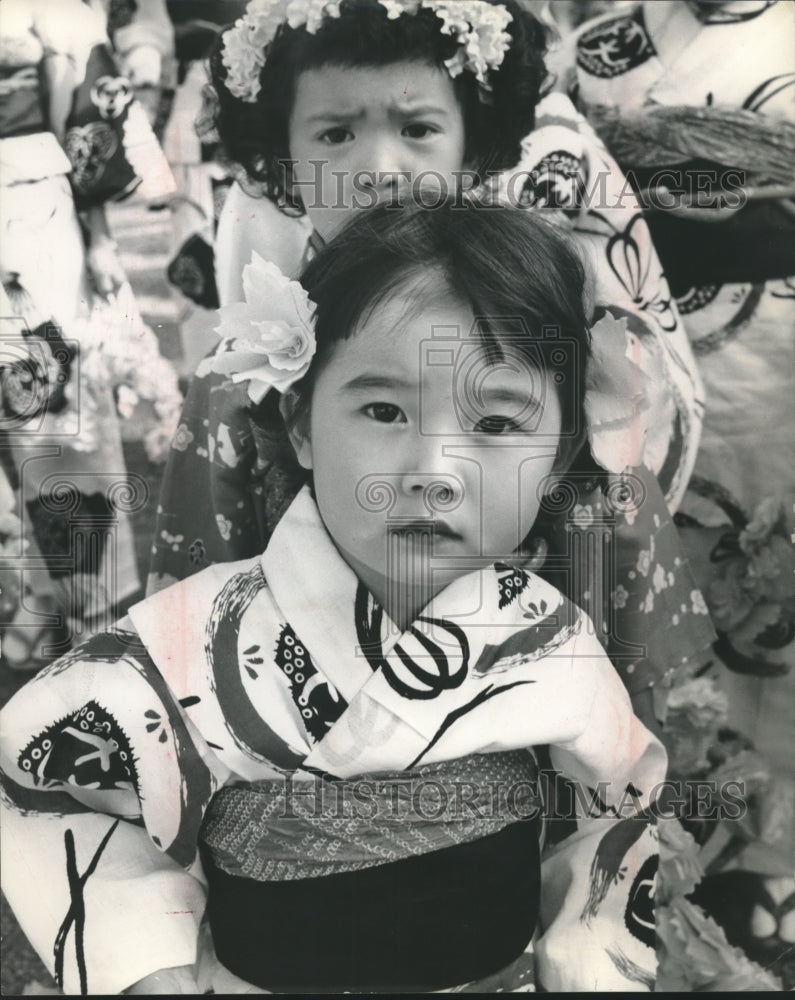 1961 Press Photo Young Japanese girls dressed in native dresses - mjb98533- Historic Images