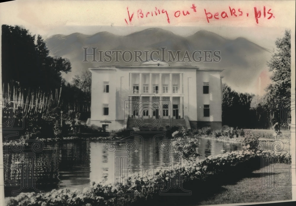 1953 Press Photo White Palace home of the Shah of Iran - mjb98994- Historic Images