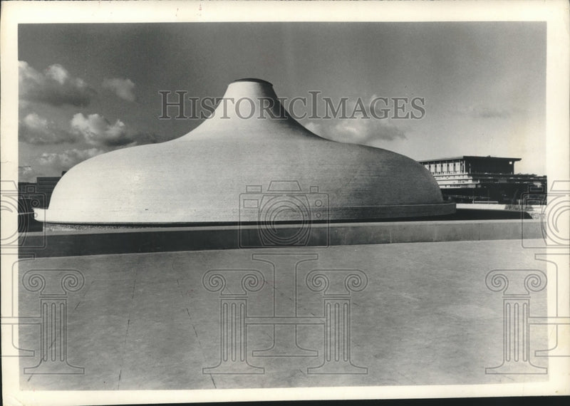 Load image into Gallery viewer, 1969 Press Photo Isreal Jerusalem Hebrew Shrine and Israeli Parliament
