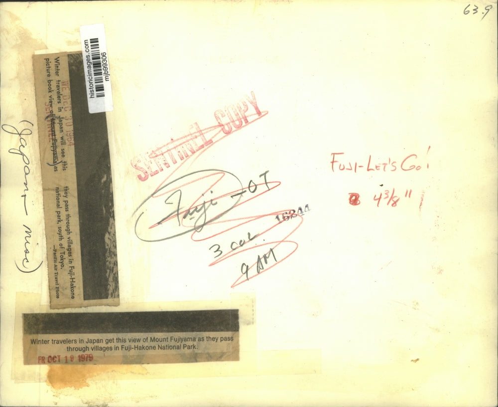 1964 Press Photo Mount Fujlyama during winter time at Fuji-Hakone Park, Japan.