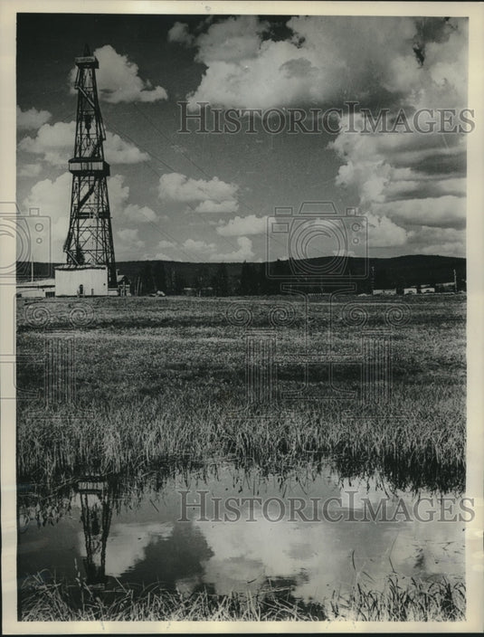 1962 Press Photo Oil derrick tower in Irkutsk region, USSR - mjb99433- Historic Images
