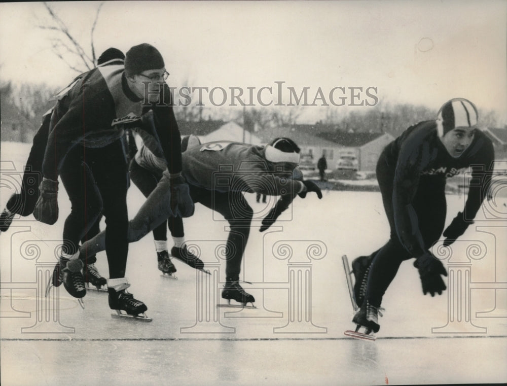 1955 Press Photo Great Lakes Ice Skating Tournament, Eckel Park, Milwaukee.- Historic Images