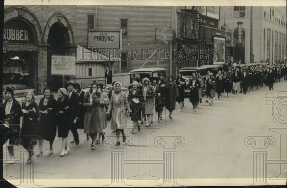 1931 Press Photo Striking Employees March In Parade In Milwaukee - mjb99628- Historic Images