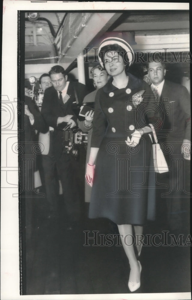 1958 Press Photo Princess Soraya aboard liner Constitution in New York- Historic Images