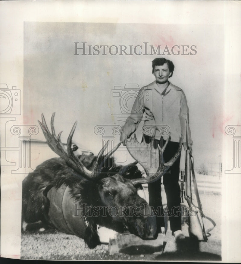 Load image into Gallery viewer, 1954 Press Photo Mrs. George Kuchan downs moose in Big Timber, Montana
