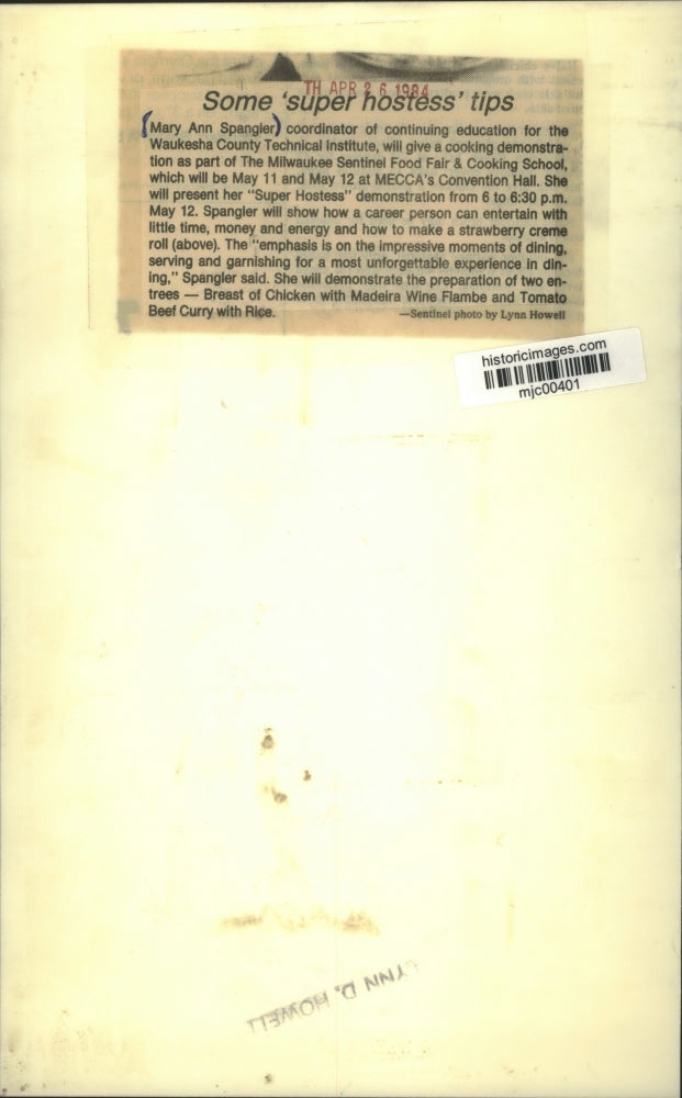 1984 Press Photo Mary Ann Spangler Making Strawberry Creme Roll in Milwaukee