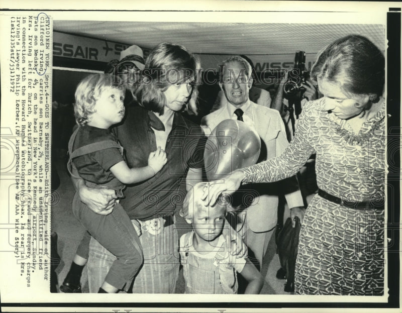 Load image into Gallery viewer, 1972 Press Photo Edith Irving, wife of author Clifford with others New York
