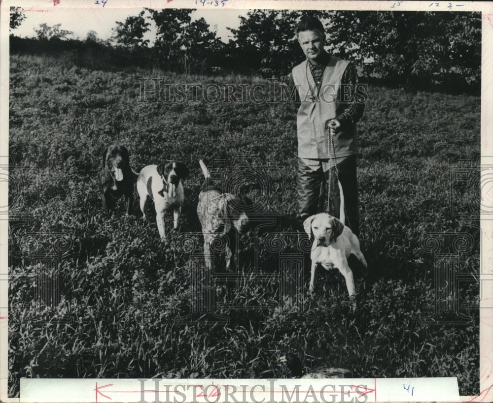 1971 Press Photo Ray Somers of Random Lake will demonstrate hunting retrieves - Historic Images